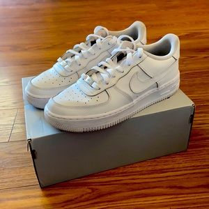 Slightly used white af1 size 7 men’s